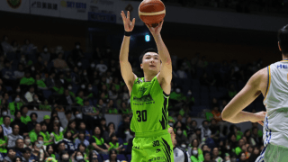 富永啓生が圧巻の3ポイント7本を含むキャリアハイ25得点…レバンガ北海道が滋賀を撃破しホーム5連勝