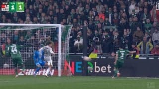 日本代表DF、ドンピシャボレーで勝ち越しゴール“未遂”… 味方のファークロスに完璧に合わせるもビッグセーブで防がれた瞬間