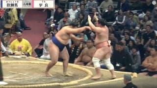 「さがり投げるなw」宇良、衝撃の奇策 土俵を割る際の“謎”ポーズにもツッコミ相次ぐ