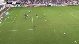 「誰も止められない…」横浜FMを救った“悪魔の左足”に騒然！「カーブの軌道えぐすぎ」助っ人MFが神クロスで完璧アシスト