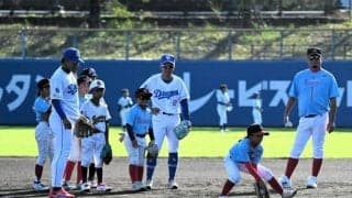 ドラ1の石川昂弥選手らがトス　初の高知キャンプで中日が野球教室
