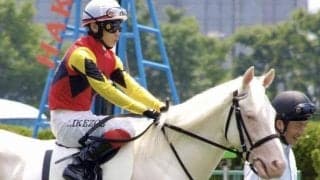再転入初戦の白毛馬 アオラキが中央初勝利なるか