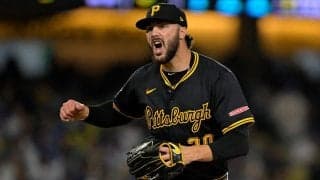 怪物右腕の恋人が「大興奮よ」　“1340万人”の美人インフルエンサー…黒ドレスで祝福