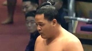 「一体、何頭身？」身長190センチの“小顔＆脚長”20歳力士に驚きの声「顔小さい」「脚ながっ」