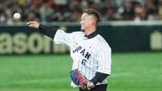 侍J韓国戦、引退の中田翔氏が始球式　東京ドーム大歓声も…ワンバンに苦笑いで“謝罪”