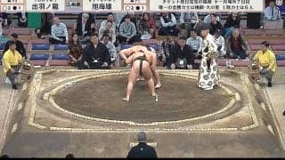 まわしが緩みに緩み過ぎて……大相撲で衝撃光景「胸の上まできてる」「どうなるの？」