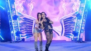 「身長差が最高」人気爆発中の“最恐女王”と日本人女子レスラー、仲良しすぎる会場入りシーンにファンほっこり