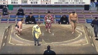 力士に何が？ 取組前に\"まさか\"の土 「親方笑ってるやん」「笑いこらえてる」ファン騒然