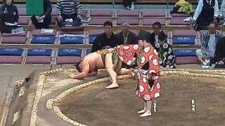 一体、どうした？ 力士が動けなくなるヒヤリ場面「ドキッとする」「ダイジョブか？」心配の声