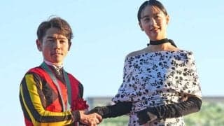 「バービー人形よりスタイルいい」人気女優が京都競馬場に降臨　エリザベス女王杯プレゼンター「美しい馬たちにうっとり」