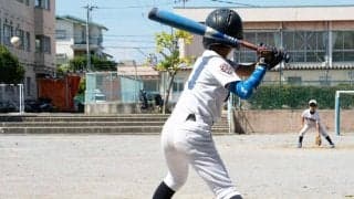 強制不要も見逃せないスイングのNG動作　大人の「こうあるべき」が“個性”を潰す可能性