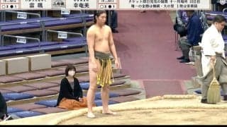 “雰囲気が菅田将暉”「強くて優しい」スタイル抜群19歳力士、取組直後に見せた仕草にキュン「優しいの神か」