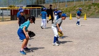 捕球・送球が向上する「壁当て」の方法とは　小学生にお勧め…楽しく磨ける“予知能力”