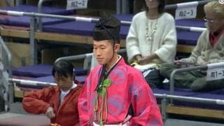 「細っ！」25歳行司の“ほっそり美脚”にファン注目 鮮やかな装束からすらり「騎手になれそう」