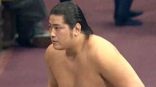 「いいカラダしてる」オールバックのイケメン力士、豪快なすくい投げで髪が爆発 突然の“乱れ髪”にファン驚き