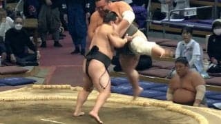 「浮いちゃった」“鬼”の炎鵬、厳しい攻めに館内どよめき 154キロを豪快に吊り上げて電光石火の寄り倒し