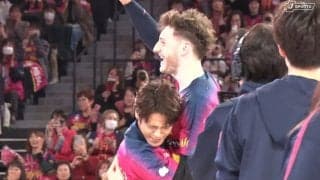 “高校No.1セッター”の大人気シーンをアリーナで再現「今回も宮侑になりきってトス」「最高すぎたんだが」男子バレーの始球式にファンも大興奮