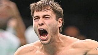 激闘制した伊 54年ぶり3連覇王手