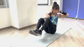 お腹の横に効く！浮き輪肉を落とす“鬼キツ腹筋”がスゴい