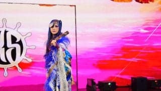 人気日本人女子レスラー、ゴージャス衣装×三つ編みツインで“舌出し”自撮りショットが「超かわいい！」ファン大盛り上がり