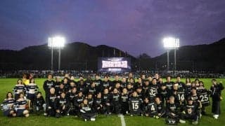 ３季連続昇格の栃木シティ！アタッキングフットボールがもたらした｢休日のエンターテインメント｣！CKから生まれた至極の先制点と歓喜のJ2昇格の瞬間！ピーター・ウタカと田中パウロ淳一が笑顔で抱擁