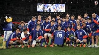 “スーツずぶ濡れ”でも「もっときて！」森保一監督は「選手から愛されてる」「世界一の人間力」サッカー日本代表の舞台裏が話題