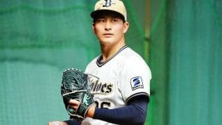 京セラに降臨した“白ギャル美女”「ゴツすぎるのに可愛い」　ヘソ出し＆ミニスカに騒然