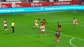 SNS沸騰！日本代表ウイングが“鋭利すぎるキックフェイント”で敵DF翻弄「敬斗くんうますぎ」「キレキレやん」決定機演出の瞬間