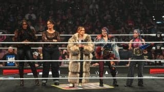 「クオリティ高すぎ」人気日本人女子レスラー、結託した巨漢美女を“ピエロ”にしてしまう…爆笑イタズラ2ショットが話題