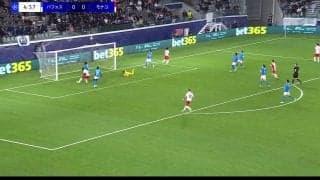 どこに怒れば… 南野拓実のゴールで“異変”「イラついてるな」“神ムーブ”に混乱→相手守備陣の様子がおかしくなる「キレキレやな」