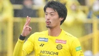 ｢お二人とも優しい空気感｣サッカー元日本代表、｢元ミス学習院｣『教場』出演女優と結婚！寄り添う2ショ＆大粒ダイヤリング公開