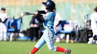 打っても「ゴロばかり」の原因は？　秘訣は「返さない」…強いライナーを生む“後ろ手”