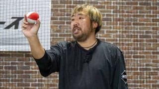 キャッチボールで「真っすぐ踏み出せ」は正解か？　専門家指摘…直球が“直球でない”ワケ