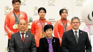 デフリンピックメダリストが小池知事訪問「認知度上がり、うれしい」