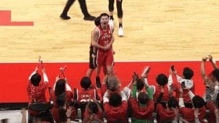 「もう漫画だ」富永啓生、残り３秒で“神業ディープスリー”炸裂！「お祭り騒ぎ」「本当に美しい」２Ｑ連続のブザービーターが話題【バスケ日本代表】