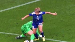 “まさかのゴール”に騒然！なでしこFW、敵GKからボール強奪→無慈悲な全力シュート「田中美南＝前田大然」「ナイスプレスだ」
