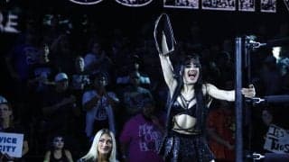 黒い涙を流し…美女レスラー、“裏切り”で闇堕ち→怖すぎる“ホラーメイク”最新ビジュアルにファン戦慄「恐ろしい」