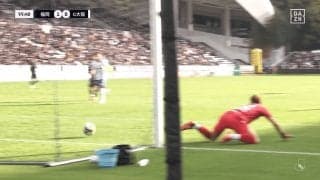 衝撃失点に騒然…ガンバGKが痛恨ミス「何やってるんだ」「無回転だから難しい」ファンの意見は真っ二つ「そっちに弾くんかい」「災難だ」