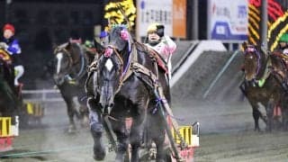 【ばんえいオークス】ホクセイヒラリがパワフルクィーンとの一騎打ちを制す