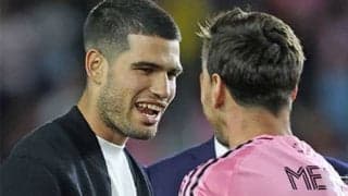  アルカラス、メッシら祝福 