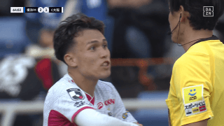 「厳しすぎる判定」セレッソ20歳DF、“微妙な接触”で退場処分…「ファウルかどうかも怪しい」「前半のいらんイエローが仇に」ファンは不満＆叱咤