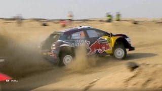 “砂漠の王者”、世界ラリーでリアハッチ外れるも“砂まみれで”激走！ 信じ難い光景に「軽量化レベル100」SNSでイジられる