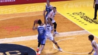 「審判は何を見とるん…」台湾vs日本で“疑惑のジャッジ”「どこがファウルなん？」「手を上げてただけ」解説・ファンが騒然【バスケＷ杯予選】