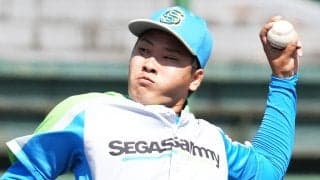 「だるま左腕」の奇跡　荘司宏太が七転び八起きで切り拓いたセ・リーグ新人王までの道のり