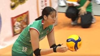 女子バレー、本人も“びっくり”の超曲がって落ちるサーブ 連続エースに自ら驚きリアクション