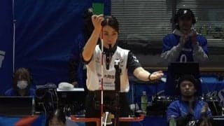 “正直”な女子バレー選手、脚光浴びて“もじもじ”かわいい照れ笑い グリーンカード提示での一コマにほっこり