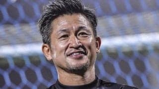 ｢ゴージャスなお母さんにそっくり｣キングカズ次男が公開した“ラブタイム”ファミリー集合ショットに｢映画のワンシーンみたい｣