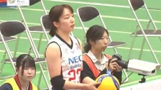 女子バレー、縦に“ストン”と落ちる強烈サーブに相手がお見合い 見事なノータッチエースに公式Xも反応