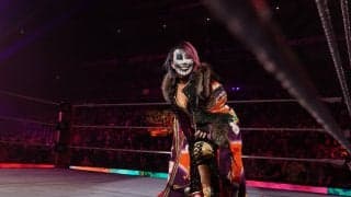 「反則級に可愛い」人気日本人女子レスラーがナチュラルメイク姿でイベントに登場…“毒霧の皇后”リング外での素顔にファン驚き