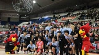 サントリーがホームゲームで「春の高校バレー」をフィーチャー